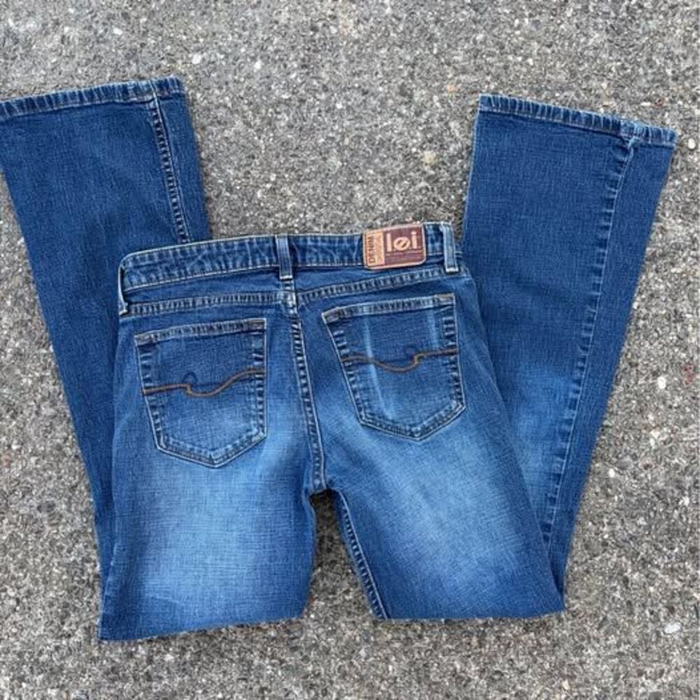 l.e.i. Flare Denim Jean Size 7 Waist 28" Full length 30" Pants Y2k 9" rise
